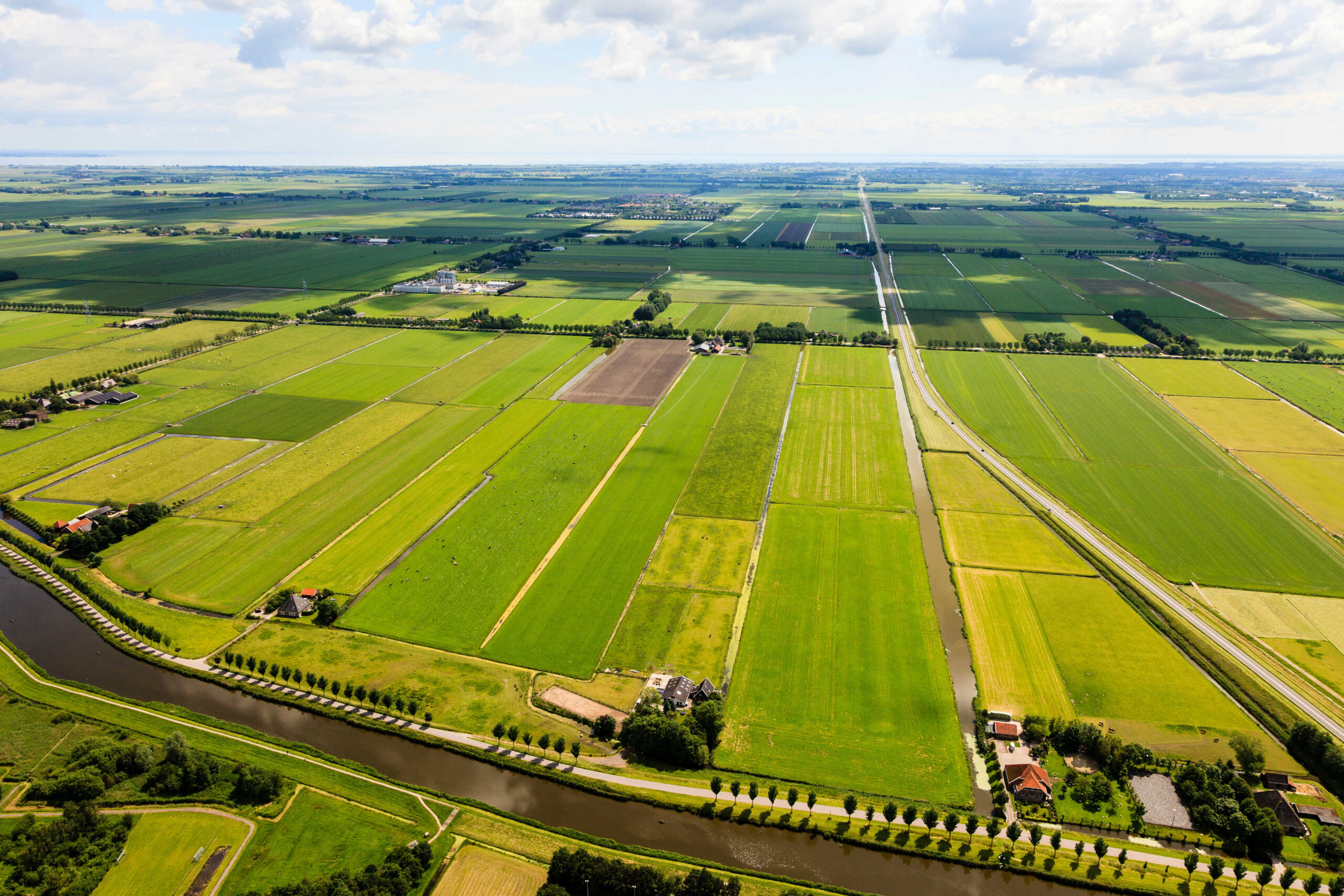 Nederland, Noord-Holland, Beemster, 14-06-2012; De Beemster, 400 jaar 1612 - 2012. Overzicht van de Boven polder in oostelijk richting (vanuit het Westen).  IJsselmeer aan de horizon. In de voorgrond de Beemsterrringvaart). De 17e eeuwse droogmakerij, met haar  beroemde geometrische verkaveling, maakt deel uit van het wereld erfgoed (Unesco werelderfgoedlijst).The famous geometrical well-ordered polder Beemster, 17th century  reclaimed landscape, Unesco world heritage..luchtfoto (toeslag), aerial photo (additional fee required);.copyright foto/photo Siebe Swart